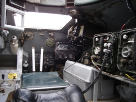 FV-432 Drivers position